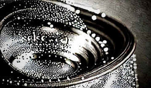 The Oil Drop Mirage: Why Crypto's Inflation Pivot Rally Might Be a Trap The Oil Drop Mirage: Why Crypto's Inflation Pivot Rally Might Be a Trap